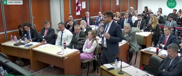 Otra demora en el juicio por la muerte de Maradona. Se excusó uno de los jueces del tribunal designado por sorteo.