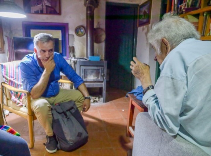 En su primera actividad como presidente electo de Uruguay, Yamandú Orsi visitó a José "Pepe" Mujica.
