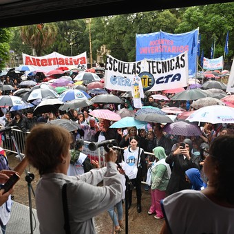 Por decreto, el Gobierno se corre de la paritaria docente, pero mantiene el poder de vetar los aumentos