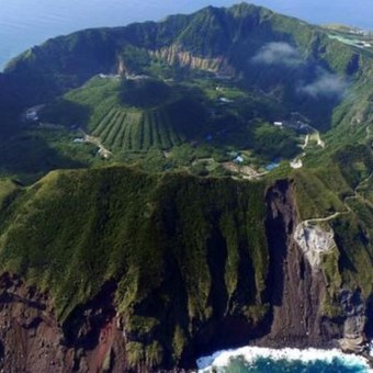 Aogashima, el volcán que contiene un pueblo donde viven 200 personas