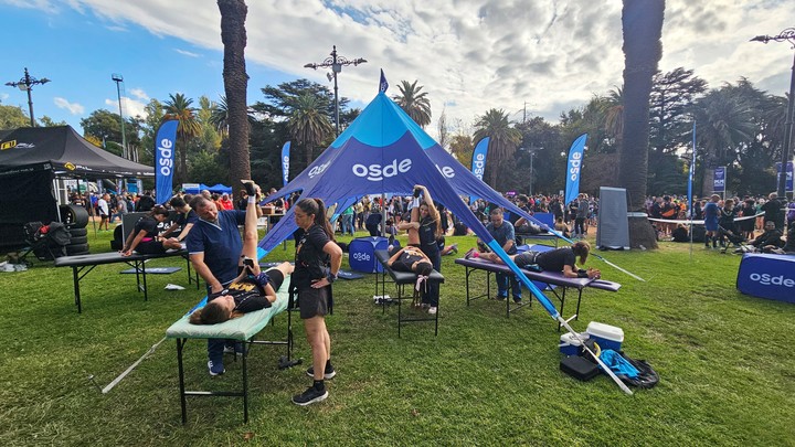 OSDE estuvo presente en la Maratón con puestos para masajes.