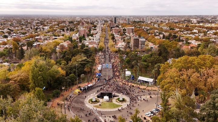 La carrera pasó por lugares emblemáticos de Mendoza.