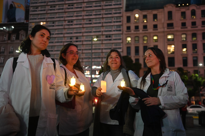 Los residentes dicen que aun no hay una propuesta de aumento salarial formal. Foto Federico López Claro