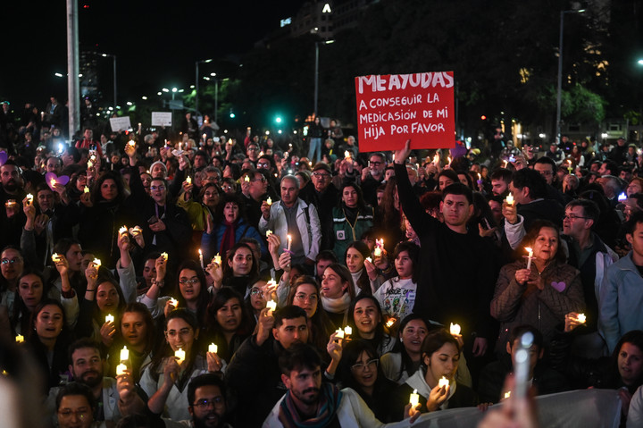 La protesta convoca a trabajadores, familiares y pacientes. Foto Federico Lopez Claro