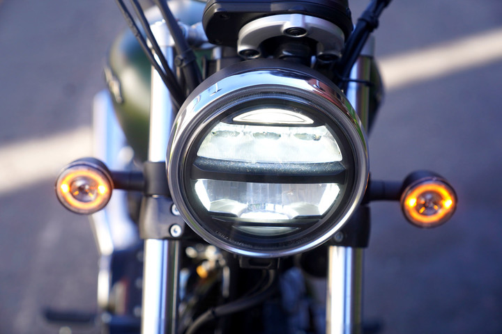 La H'Ness tiene faros redondos pero led. Foto Guillermo Rodríguez Adami