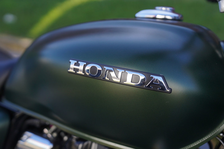 La H'Ness lleva la palabra Honda en lugar del logo de las alas. Foto Guillermo Rodríguez Adami