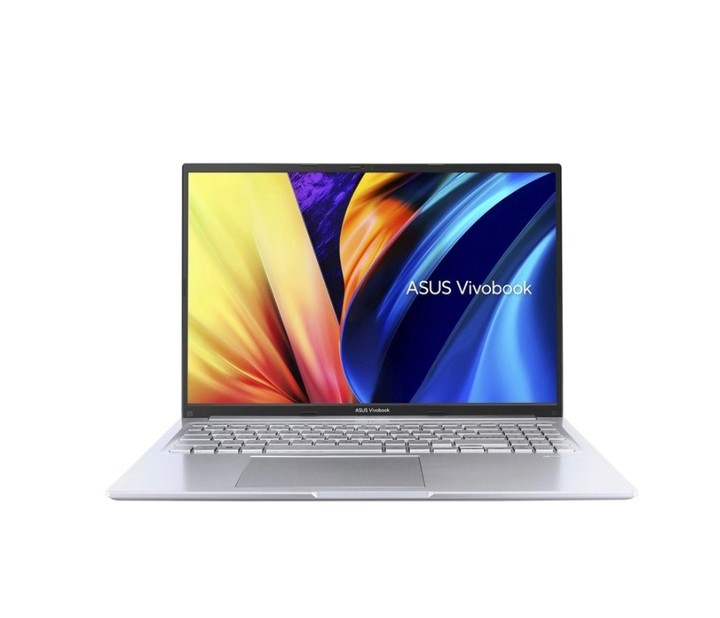 Procesador Intel Core i5-1235U y suma una memoria RAM de 8 GB. Disco SSD de 256 GB. $ 929.999.