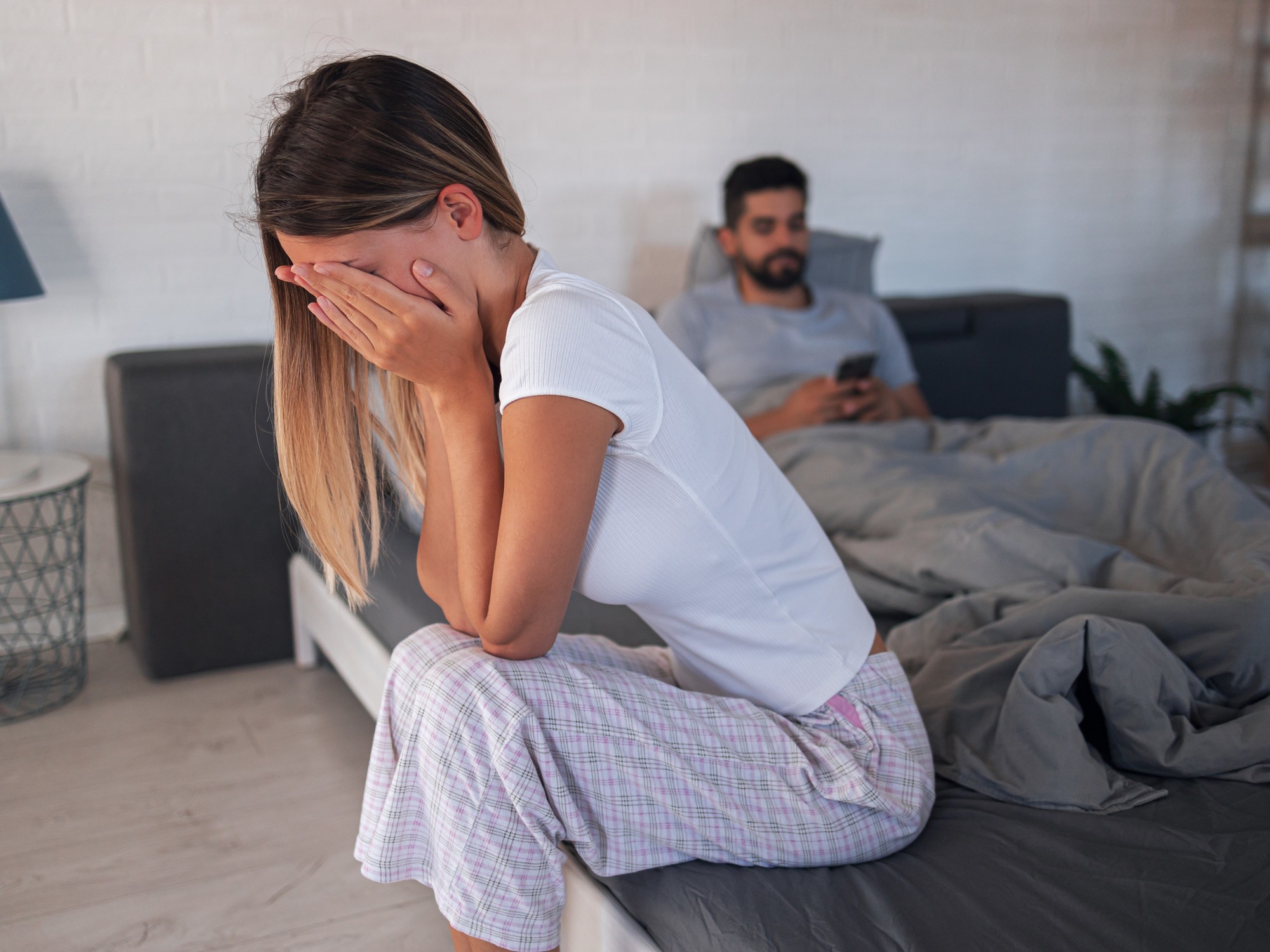 Las relaciones paralelas suelen causar mucha angustia. La de la que espera y la de la que es engañada./ Foto: Shutterstock.