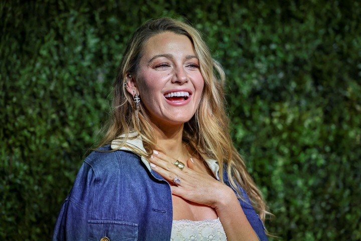 Blake Lively posó en un evento a pura sonrisa tras conocerse la noticia. (Foto: Reuters)