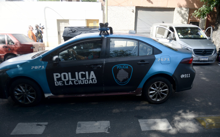 A fines de 2024, un policía de la Ciudad mató a un ladrón de 16 años que intentó robarle a un delivery en Parque Avellaneda. El hecho ocurrió este domingo por noche cuando llegó calle Martínez Castro al 1200. Foto: Luciano Thieberger. FTP CLARIN LTH_3165.jpg Z Invitado