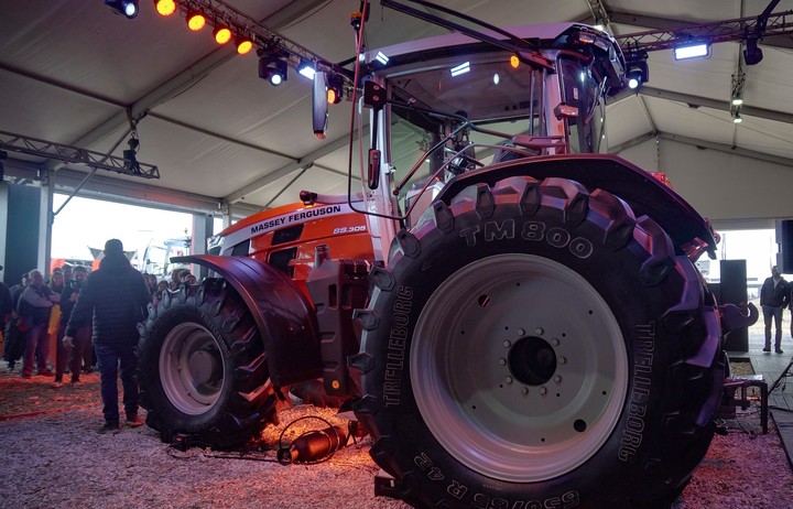El nuevo MF 8S está disponible en potencias de 245 a 305 HP.