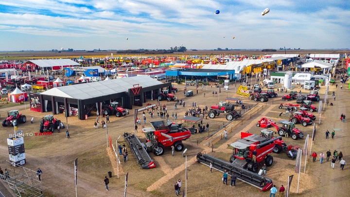 El impactante stand de Massey Ferguson en Agroactiva 2025.