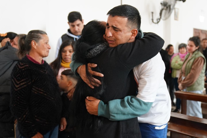 José Peña, emocionado, recibió el saludo y el apoyo de los presentes. Foto: Juano Tesone/Enviado especial.