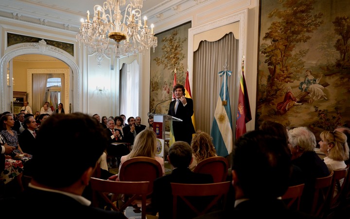 La ceremonia se realizó en   los salones del Centro Riojano de Madrid, sobre la calle Serrano. Foto: Cézaro De Luca