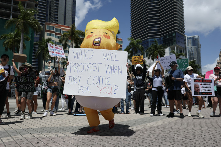 Protesta contra Trump en Florida. Foto AFP