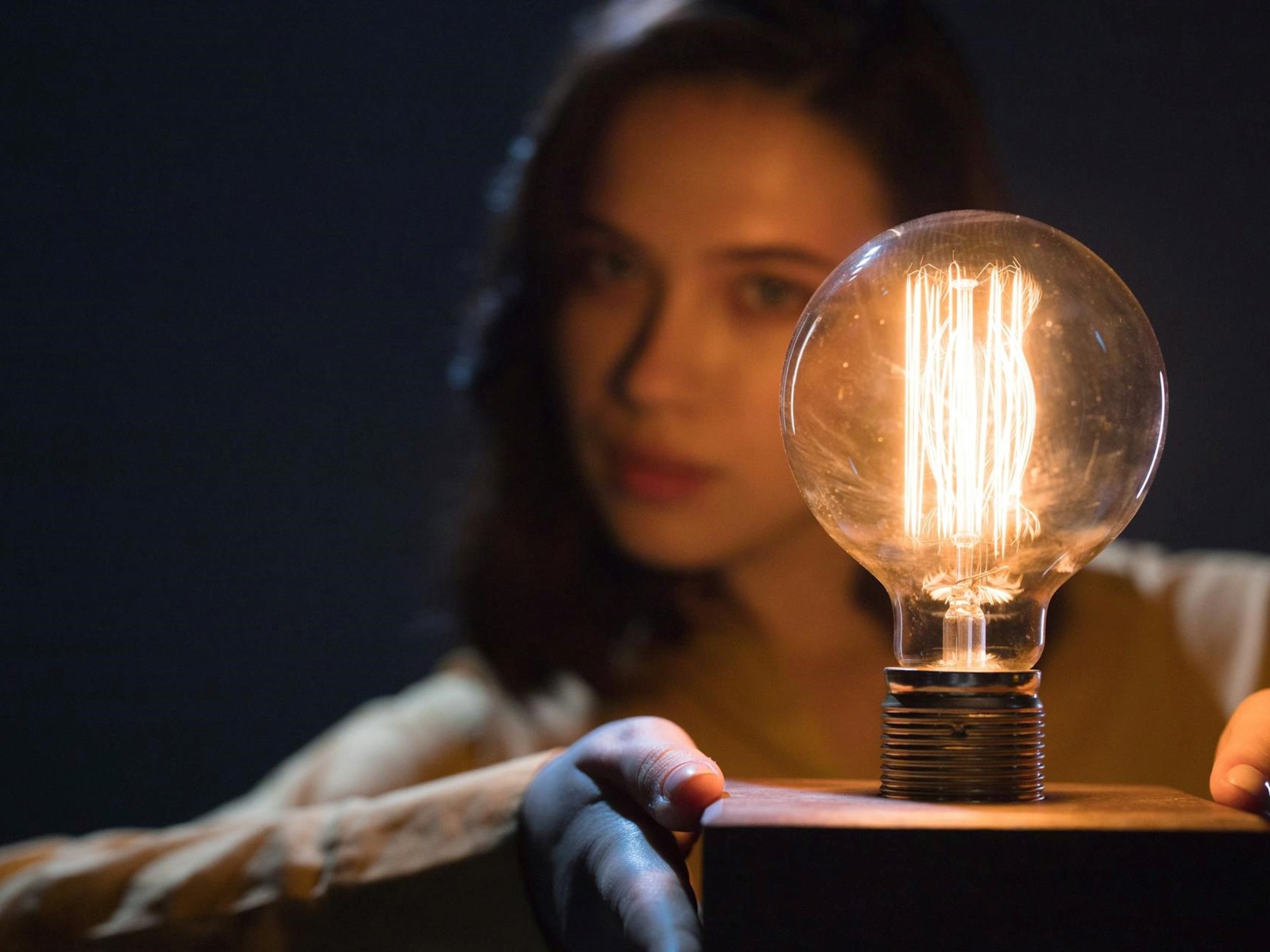 A Thomas Edison se le atribuye la invención de muchas cosas, incluyendo la lamparita, en 1879. Foto: Pexels