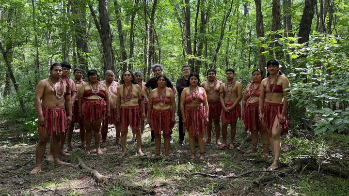 Cohn, Duprat y los aborígenes de la mini película "Al rescate de los Arawis".