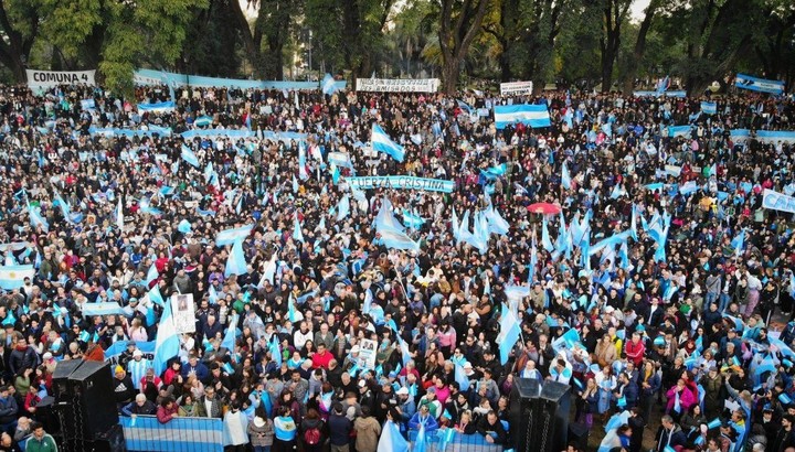 Vista aérea de Parque Lezama, en el banderazo por Cristina Kirchner. 