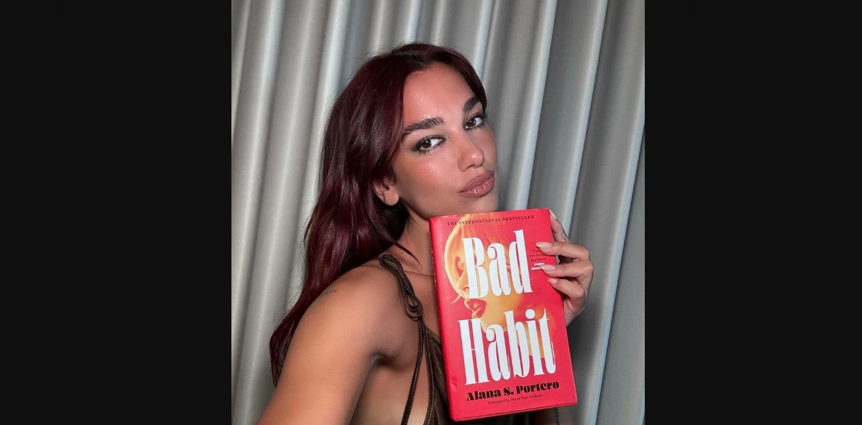 Dua Lipa recomienda leer desde su plataforma Service95. Foto: Instagram.