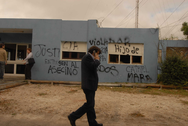Por el femicidio de Mara, hubo marchas en reclamo de justicia que terminaron con incidentes y pintadas en Santa Teresita.