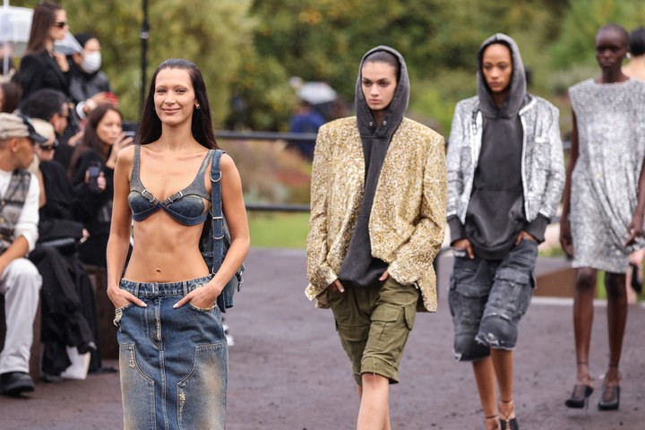 Bella Hadid, una de las modelos más influyentes del momento, es citada por muchas jóvenes en las redes por tener "el cuerpo ideal". Foto: Vianney Le Caer/Invision/AP.