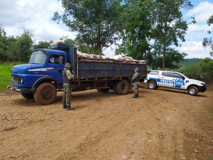 Contrabando de soja y maíz a través del río Uruguay.