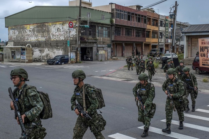 Un ejercicio militar en Taoyuan, Taiwán, en 2023. Foto Lam Yik Fei para The New York Times.