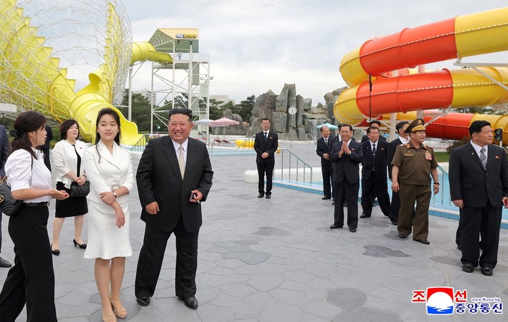 Kim y su hija vistian las instalaciones. Foto: Reuters