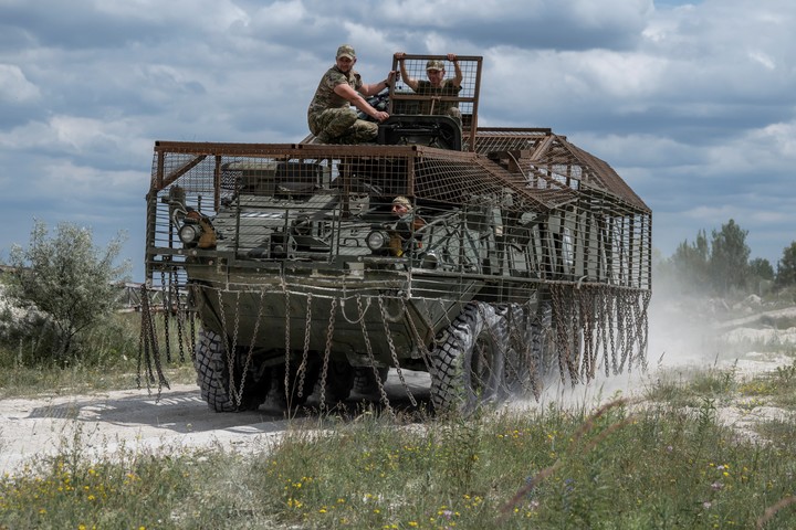 EE.UU. le entregó Strykers a Ucrania en su guerra con Rusia.