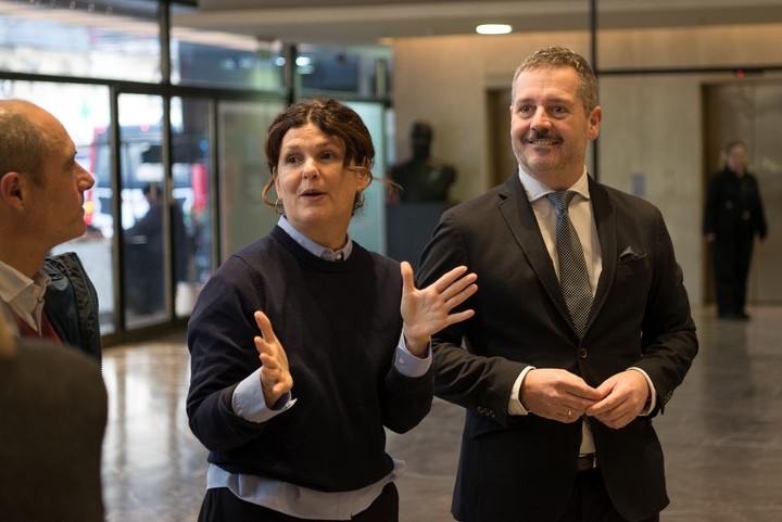 La Ministra de Cultura de la Ciudad, Gabriela Ricardes, y el Consejero de Cultura, Turismo y Deporte de la Comunidad de Madrid, Mariano de Paco Serrano, presentaron "Programaciones Cruzadas" en el Teatro San Martín. Foto: Gustavo Gavotti, gentileza.