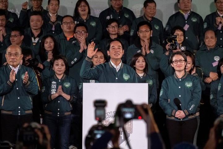 Lai Ching-te, durante su exitosa campaña para la presidencia de Taiwán, haciendo campaña en Taipéi el año pasado. Foto Lam Yik Fei para The New York Times.