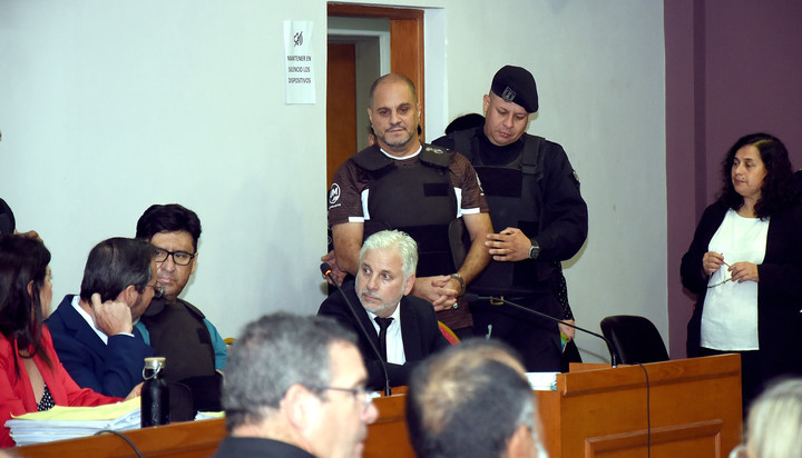 Cositorto, con la camiseta de Platense, al comienzo del juicio en Goya 