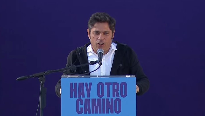 Axel Kicillof en un acto en La Plata en plena interna con Cristina Kirchner.