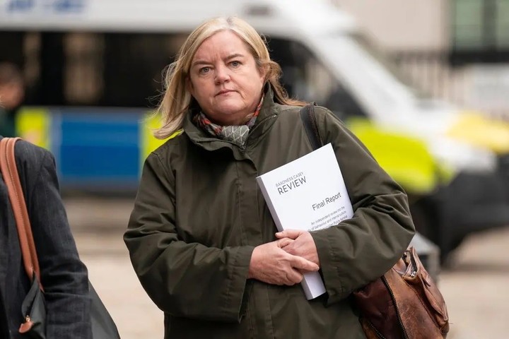 Louise Casey en 2023. Su análisis del escándalo de las llamadas bandas de acoso sexual concluyó que «las víctimas quedan olvidadas, un espectáculo secundario, ya que los datos se utilizan para favorecer los propios intereses de cada bando».Foto pool de Kirsty O'Connor