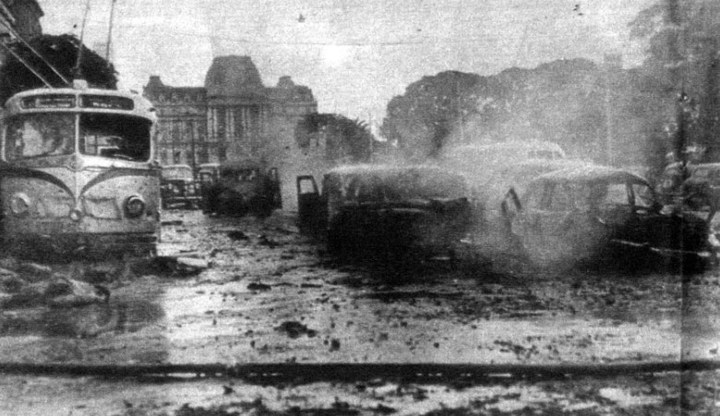 Muerte y desolación en la Plaza. Sobre la Casa Rosada cayeron en total 129 bombas. / Archivo Clarín