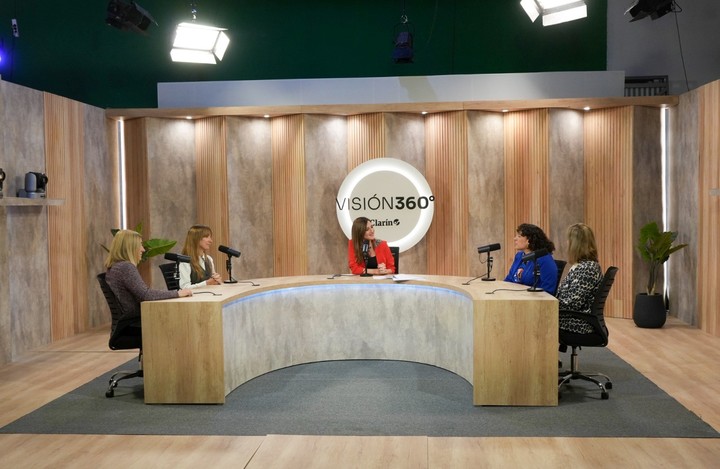 Panel "Mujeres líderes" del ciclo Visión 360° de Clarín: Mariel Peitiado, Ana Vainman, Carolina Amoroso, Gala Díaz Langou y Cecilia Giordano.