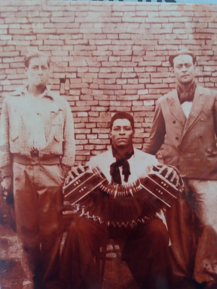Los Manecos. A principios del siglo XX, ya constituían una numerosa familia en Villaguay, Entre Ríos.