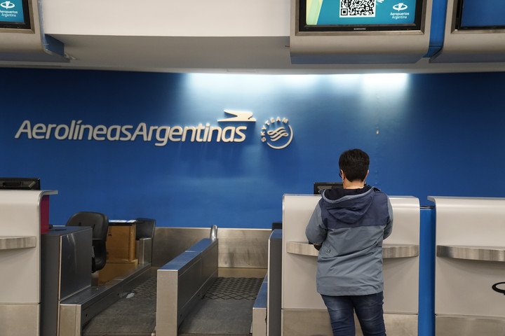 Aerolíneas Argentinas sostuvo que la medida de fuerza de APLA es "un paro político". 