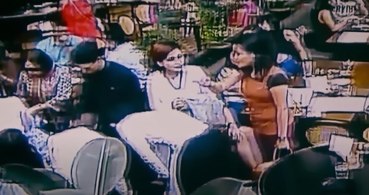 Una imagen de la cámara de seguridad del café. Foto: captura YouTube
