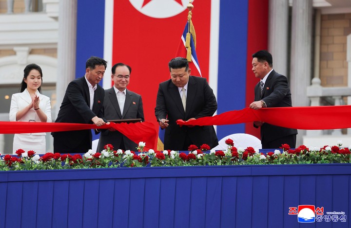 Kim Jong-un recorrió el lugar y cortó la cinta inaugural. Foto: AP