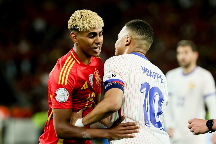España bailó y sometió a la Francia de Mbappé, pero terminó pidiendo la hora. Foto: EFE / EPA / RONALD WITTEK.