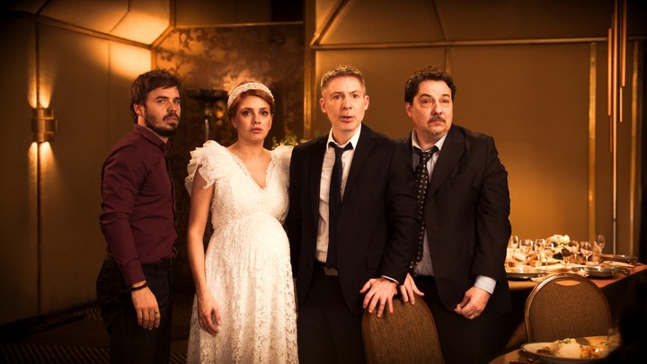 Benjamín Rojas, Natalie Pérez, Adrián Suar y Fernán Mirás, en "Mazel Tov".