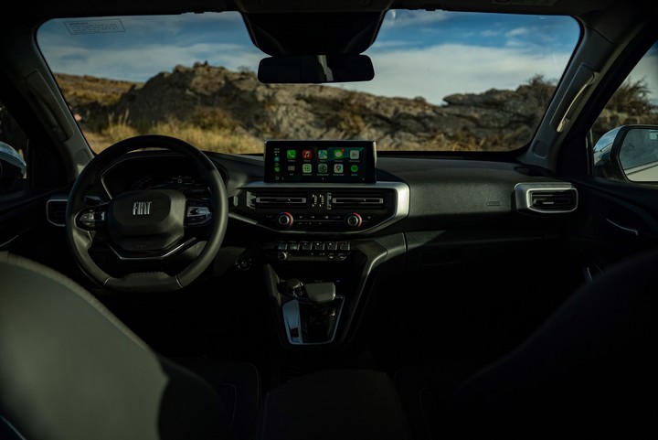 El interior es idéntico -salvo pequeños detalles- a su hermana Peugeot Landtrek.