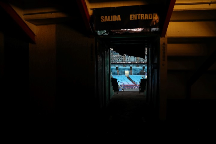 En el trayecto por los pasillos, con frecuencia el Felino escucha las voces y risas de compañeros fallecidos (EFE).