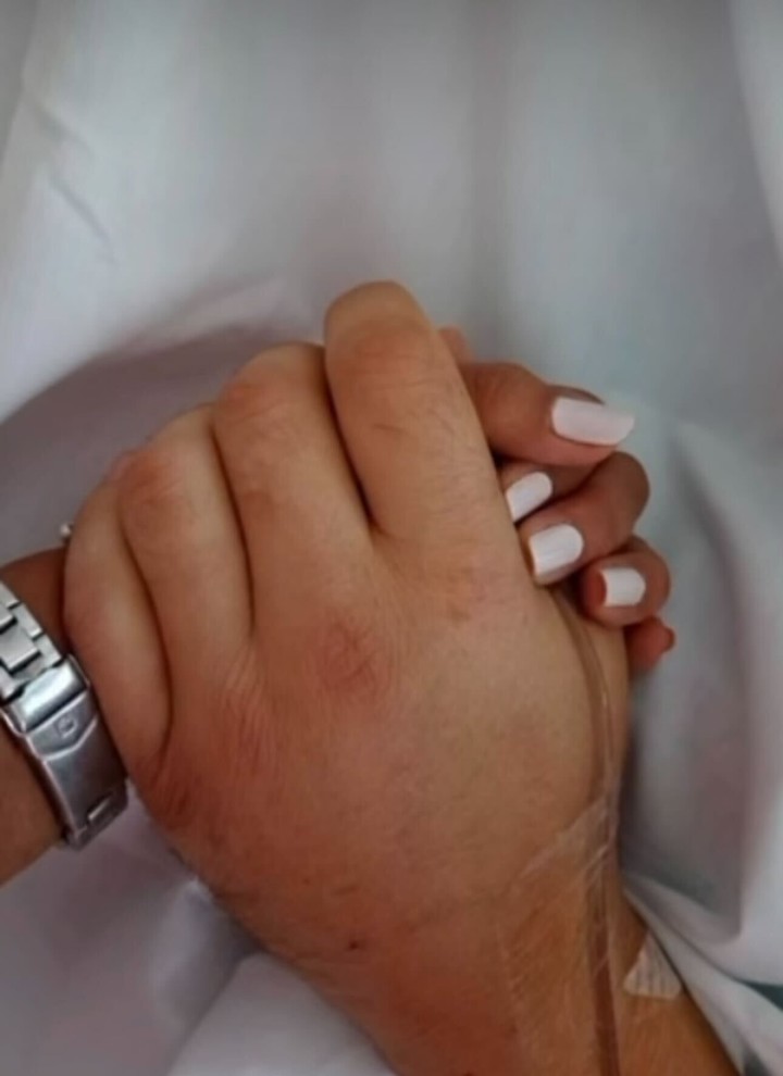 Una de las últimas fotos de Gladys y su novio en la clínica. Foto: Instagram. Archivo.