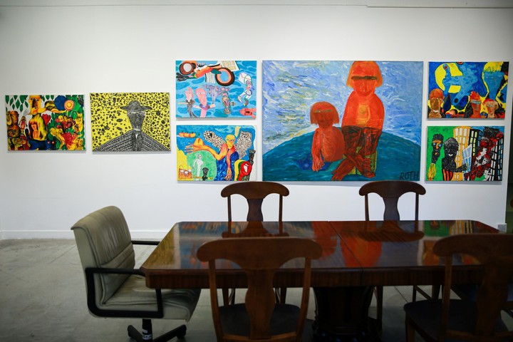 Obras de Pedro Roth, en el "comedor" de su casa.  