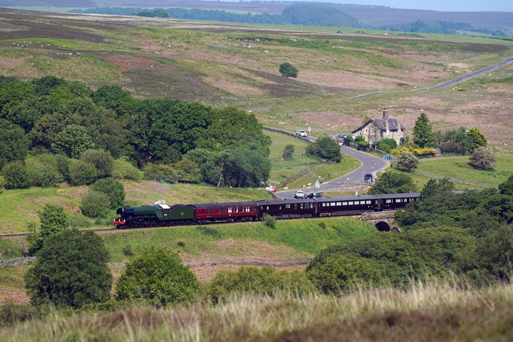 El tren real recorre Yorkshire, en 100° aniversario. Foto: AP