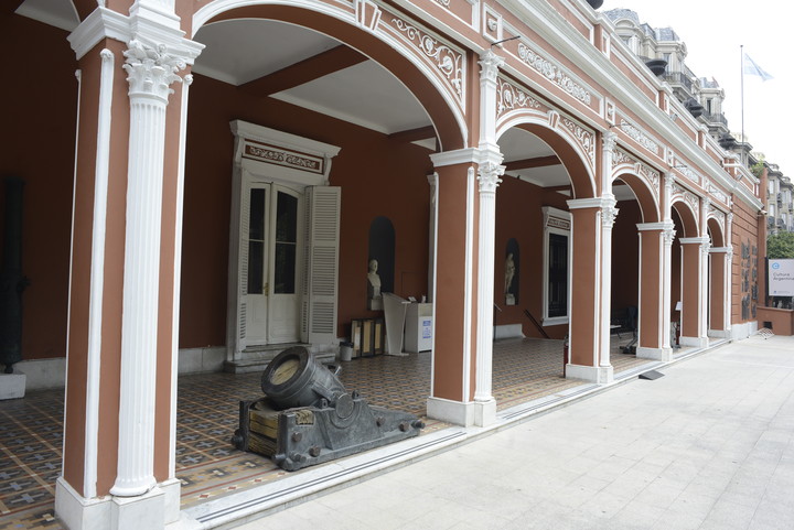 El Museo Histórico Nacional está en la calle Defensa, en Parque Lezama.