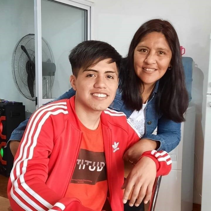Gladis Raquel González (48) y su hijo Rafael Ignacio Aguirre (22) murieron a bordo de un Renault Logan que fue chocado de frente por un VW Gol en una autopista de Tucumán.