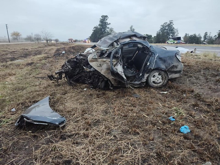 Gladis Raquel González (48) y su hijo Rafael Ignacio Aguirre (22) murieron a bordo de un Renault Logan que fue chocado de frente por un VW Gol en una autopista de Tucumán.